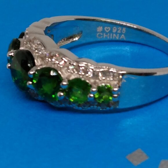 Beautiful Russian chrome diopside band ring - Picture 4 of 9